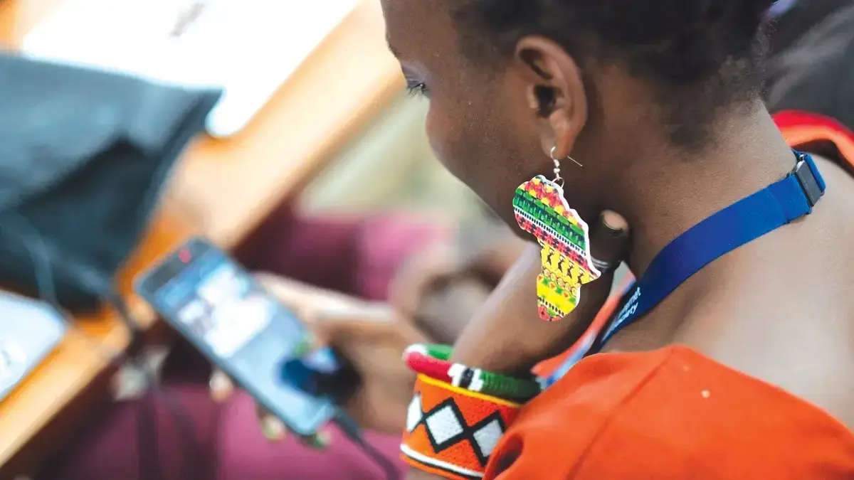 INTERNET : POURQUOI LES AFRICAINS TARDENT À SE CONNECTER ENTRE EUX ET PASSENT ENCORE AUTANT PAR LES LIAISONS INTERNATIONALES