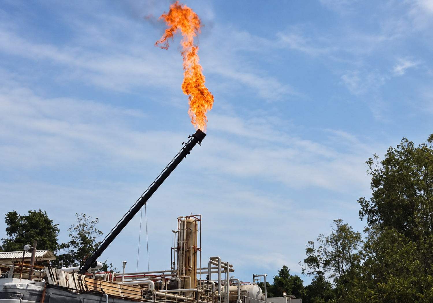 Gaz torché : le Gabon veut taxer le gaspillage et valoriser ses réserves