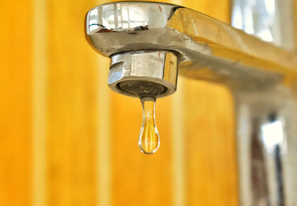Gabon : quand la pénurie d’eau  fait le lit du marché noir de l’or bleu 